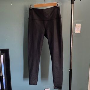 Black Shine Alo Airbrush 7/8 leggings